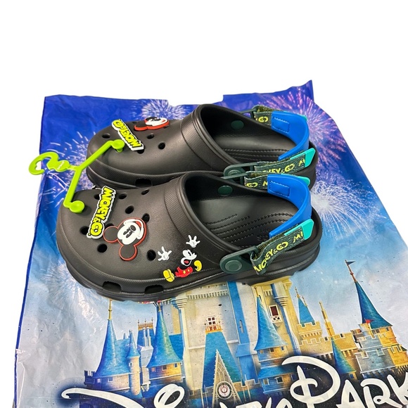 2023 Disney Crocs Mickey Mouse & Co Crocs Size M 6 W 8 - Picture 2 of 4